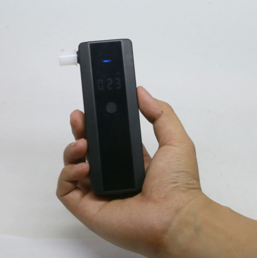 Etilotest portabil, tester alcoolemie, ecran, alarma sonora si luminoasa, alimentare 2 baterii AA, 125 x 45 x 19 mm, 73g