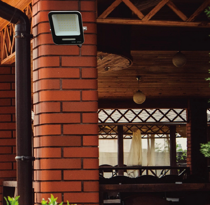 Proiector LED Hoff, 30 W, 3000 lm, lumina rece, 6500K, protectie la praf si umiditate IP65, 230V, 20.000 ore durata viata medie