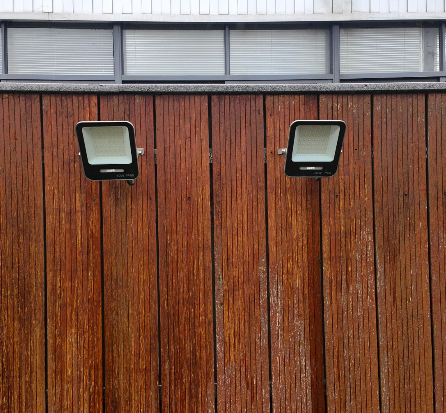 Proiector LED Hoff, 30 W, 3000 lm, lumina rece, 6500K, protectie la praf si umiditate IP65, 230V, 20.000 ore durata viata medie