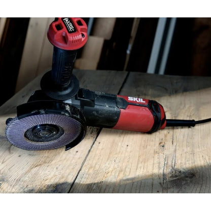 Polizor unghiular Skil, 1010 W, 12000 rpm, 125 mm, cu 3 discuri abrazive si valiza din plastic, indepartarea ruginii, 97 dB, durata viata lunga, 230V, 2.5 kg, M14, aparatoare, Sistem de blocare