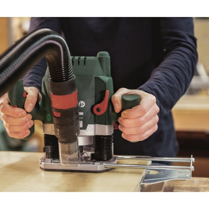 Freza electrica pentru lemn, Bosch POF, 1200 W, 28000 rpm, 55 mm, alimentare retea 230 V, 106 dB, 3.4 kg, include aparatoare transparenta si sistem de prindere accesorii, softgrip, design ergonomic