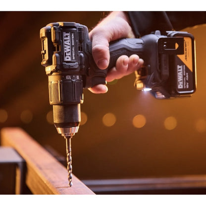 Set scule cu acumulator, DeWalt McLaren, masina de gaurit si insurubat cu percutie + masina de insurubat cu impact, include 2 acumulatori 18 V, 4 Ah, cu valiza, agatatoare curea, incarcator, suport