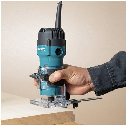 Freza electrica pentru taiere lemn, Makita, 530 W, 32000 rpm, profesional, cursa maxima 42 mm, 1.6 kg, 230 V, capacitate mandarina cu con elastic 6.35 mm, izolatie dubla, decupare muchie suprafete