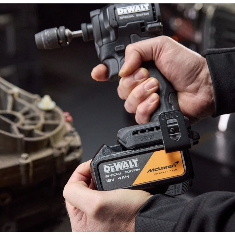 Masina de insurubat cu impact, cu 2 acumulatori inclusi, 18 V, 4 Ah, DeWalt McLaren, profesional, 3250 rpm, madrina hexagon 1/4, motor fara perii, cu valiza, cuplu max 206.2 Nm, mandarina 6.35 mm