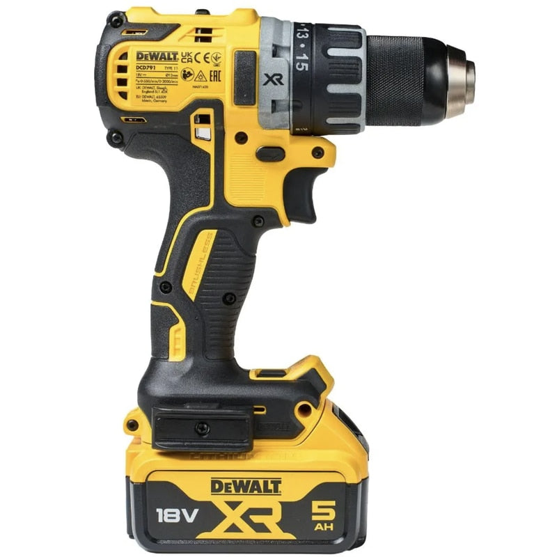 Set scule cu acumulator, DeWalt, masina de gaurit si insurubat 70Nm, mandarina rapida, 460W, 2000 rpm, cu polizor unghiular 9000 rpm, disc 125 mm, M14, cu 2 acumulatori, 18 V, 5 Ah, cu valiza