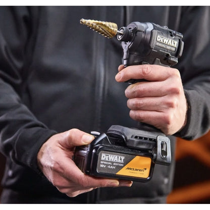 Masina de insurubat cu impact, cu 2 acumulatori inclusi, 18 V, 4 Ah, DeWalt McLaren, profesional, 3250 rpm, madrina hexagon 1/4, motor fara perii, cu valiza, cuplu max 206.2 Nm, mandarina 6.35 mm