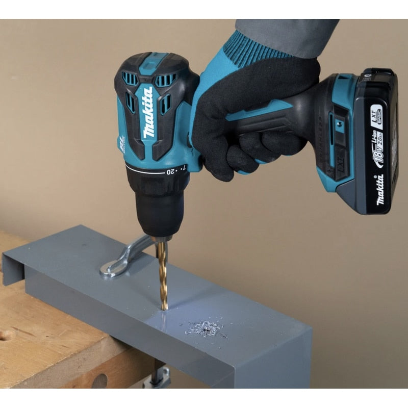 Masina de gaurit si insurubat, cu 2 acumulatori inclusi, 18 V, 2 Ah, Makita, 1900 rpm, mandrina rapida, motor fara perii, cu valiza si incarcator, suruburi 6mm maxim, 1.4 kg, stanga / dreapta, 65 Nm