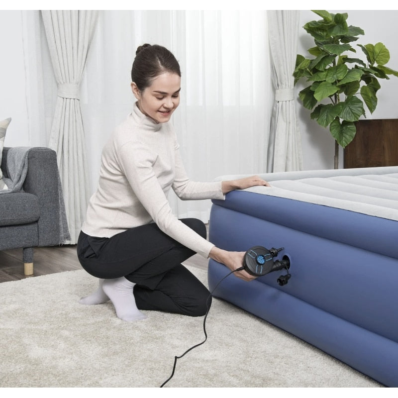 Pompa aer pentru produse gonflabile, electrica 12 / 220 V, Bestway AC / DC+ 3 adaptoare potrivite la aproape oricare valva de umflare, usoara, compacta, vacante sau excursii, umfla si dezumfla rapid