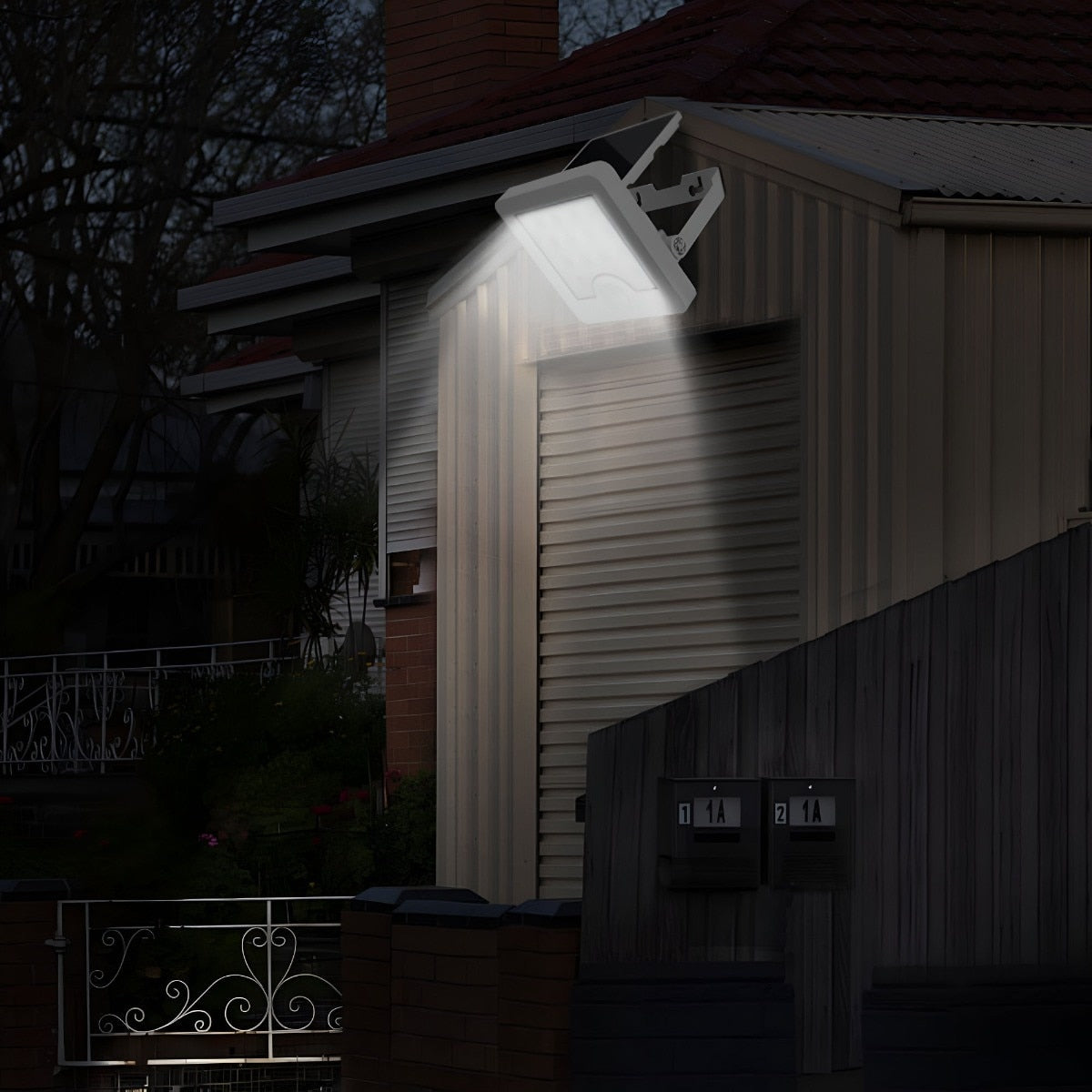 Proiector solar cu LED Hoff, 8W, 500lm, lumina rece, cu senzor de miscare, alb, IP65, exterior