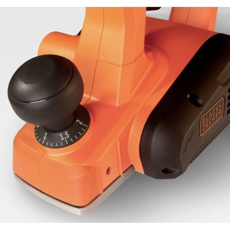 Rindea electrica, Black Decker, 710 W, 82 mm, 16500 rpm, include adaptor pentru aspirator si sac colector pentru praf, usor si confortabila, latimea rindelei 8.2 cm, cu cablu, 220V, 2.4 kg, 101dB