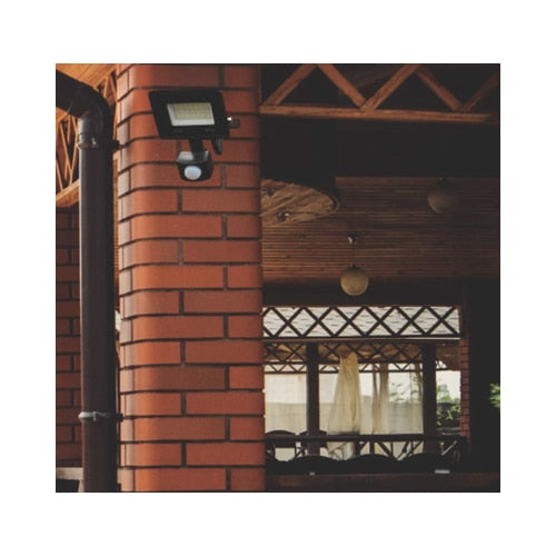 Proiector LED cu senzor de miscare Hoff, 100 W, 11000 lm, lumina rece, IP65, 6500K, 220V, 20.000 ore autonomie