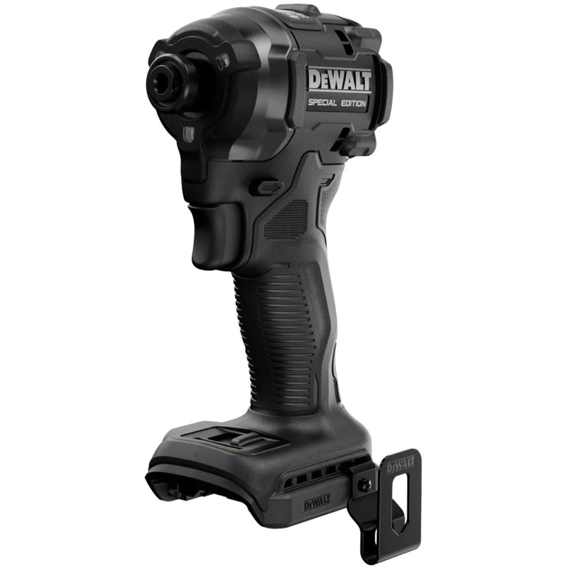 Set scule cu acumulator, DeWalt McLaren, masina de gaurit si insurubat cu percutie + masina de insurubat cu impact, include 2 acumulatori 18 V, 4 Ah, cu valiza, agatatoare curea, incarcator, suport