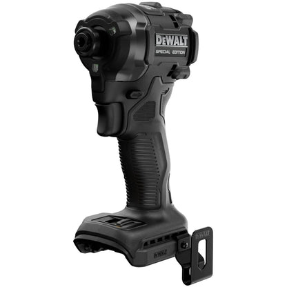 Set scule cu acumulator, DeWalt McLaren, masina de gaurit si insurubat cu percutie + masina de insurubat cu impact, include 2 acumulatori 18 V, 4 Ah, cu valiza, agatatoare curea, incarcator, suport