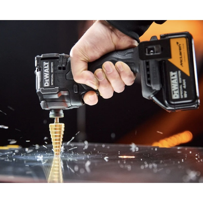 Set scule cu acumulator, DeWalt McLaren, masina de gaurit si insurubat cu percutie + masina de insurubat cu impact, include 2 acumulatori 18 V, 4 Ah, cu valiza, agatatoare curea, incarcator, suport