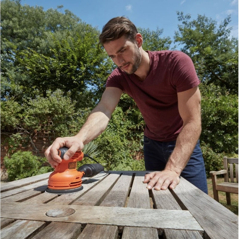 Slefuitor cu excentric, Black Decker, 125 mm, 230 W, 14000 rpm, indepartare rapida, slefuire hartie 125 mm, 1kg, finisaj calitativ, usor de folosit, anti zgarieturi, sac colectare praf inclus, 230V