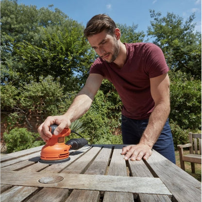 Slefuitor cu excentric, Black Decker, 125 mm, 230 W, 14000 rpm, indepartare rapida, slefuire hartie 125 mm, 1kg, finisaj calitativ, usor de folosit, anti zgarieturi, sac colectare praf inclus, 230V